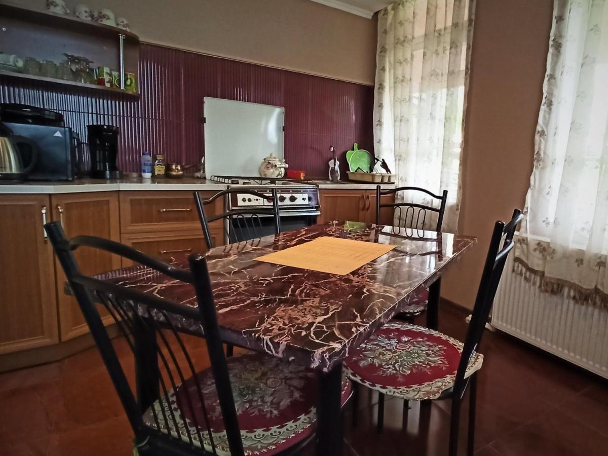 Guesthouse Lilia &Wine Celler Telavi Exterior photo